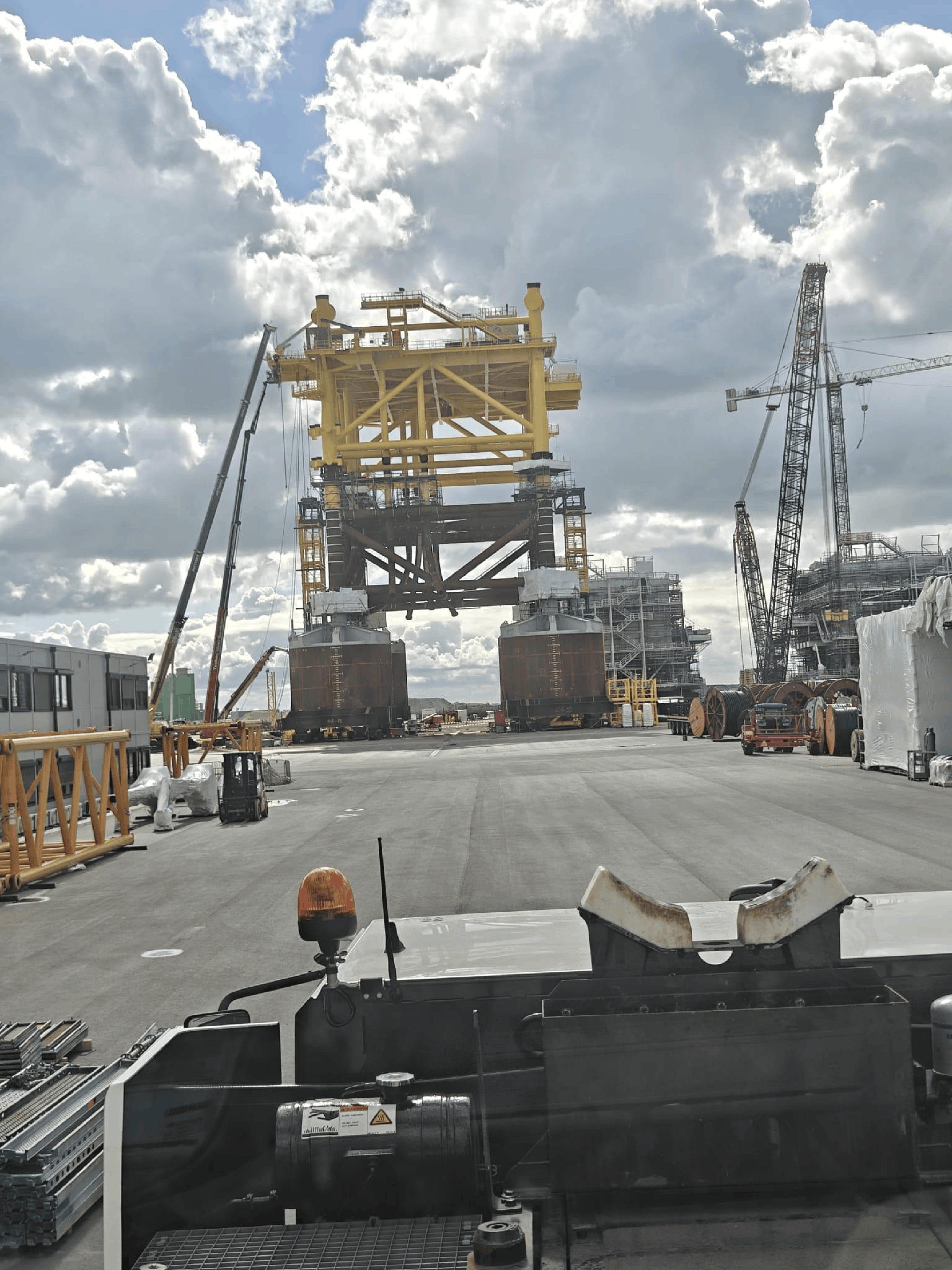 SITS industrial team supporting safety and lifting operations in a technical site environment